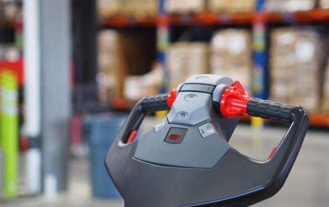 A photo from a warehouse demonstrates effective logistics and warehousing.